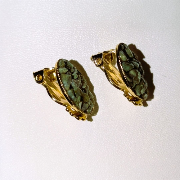 Geuine Gemstone Chip Jade Clip-On Vintage Earrings - Picture 4 of 4